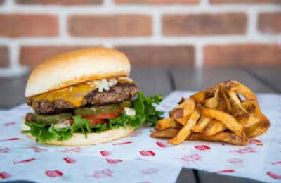Absentee-Operated Burger QSR in Queens – $900K Sales, $160K Net, Upside for Owner!